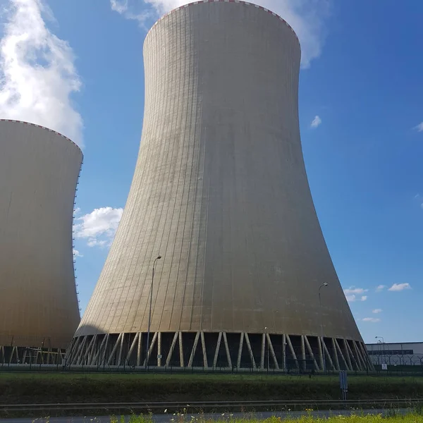 Torre Uma Central Nuclear — Fotografia de Stock