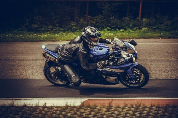 2020 Ropazi Latvia Motorcyclist Sport Bike Rides Empty Asphalt Road — Stock Photo, Image