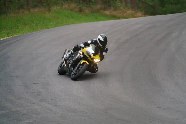 Man Riding Motorcycle Asphalt Road Motorcyclist Black Suit Yellow Sport — Stockfoto