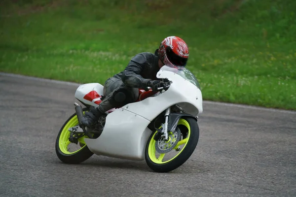 Man Riding Motorcycle Asphalt Road Motorcyclist White Sport Motorcycle — Foto de Stock