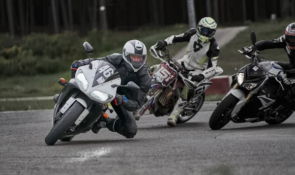 2020 Riga Latvia Man Riding Motorcycle Asphalt Road Motorcyclist Black — Stock fotografie