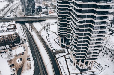 Finans bölgesinde modern ofis binaları.