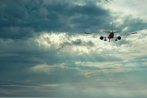 Airplane Taking Airport Passenger Airplane Flying Amazing Mountains Sea Travel — Foto de Stock