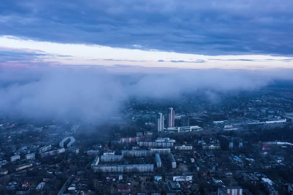 Pohled Město Skrz Mraky — Stock fotografie