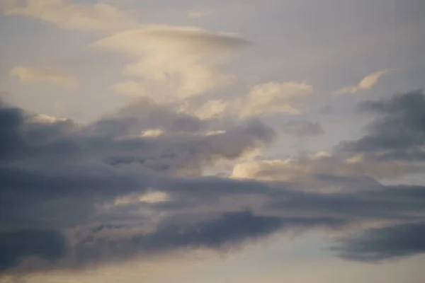 Salida Del Sol Cielo Azul Cielo Azul Con Algunas Nubes — Foto de Stock