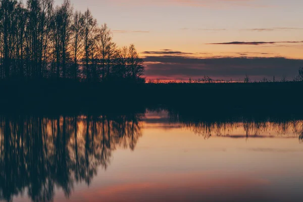 Farbenfroher Sonnenaufgang See — Stockfoto