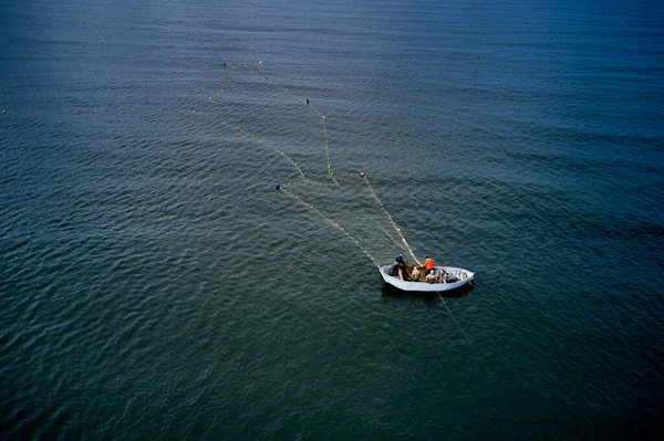 Fischerboote Treiben Auf Dem Meer — Stockfoto