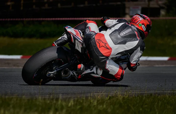 Lituânia Kaunas 2021 Rápido Branco Japão Motocicleta Velocidade — Fotografia de Stock