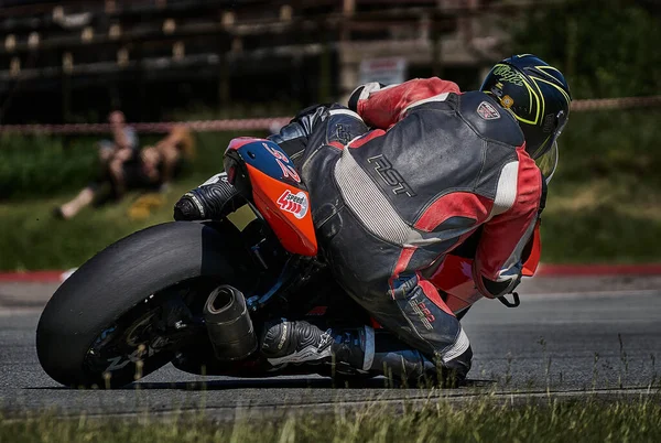 Riga Letland 2021 Motorrijder Neemt Bocht Zicht Van Achteren Motorgp — Stockfoto