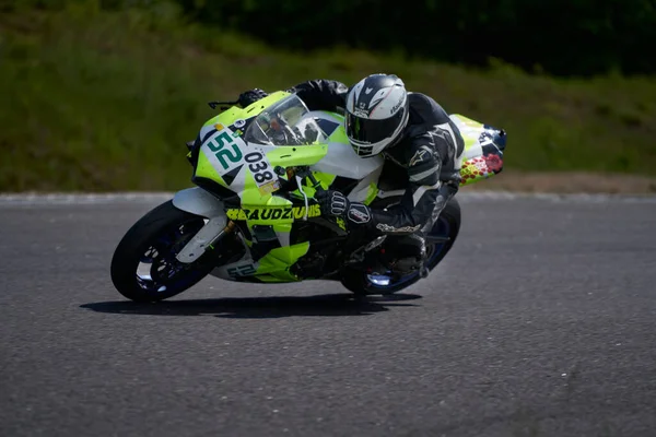 Lituânia Kaunas 2021 Close Retrato Motociclista Vista Frontal — Fotografia de Stock