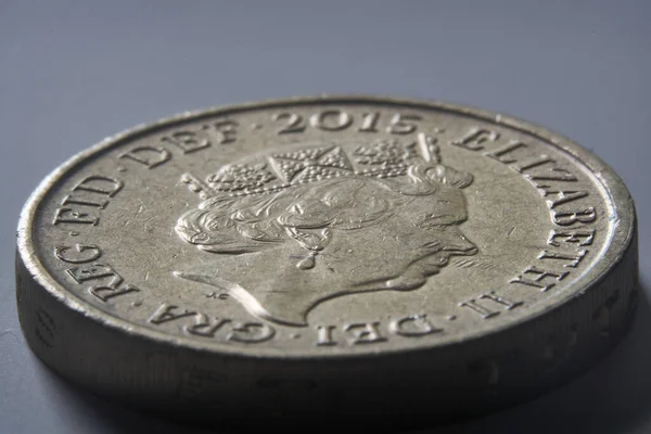 Brytyjska moneta na czarnym tle — Zdjęcie stockowe