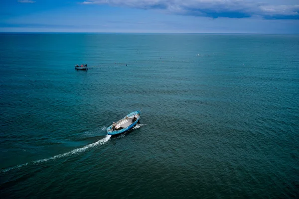 Fischerboote Treiben Auf Dem Meer — Stockfoto