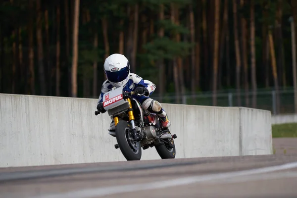 2021 Lithuania Kaunas Moto Rider Motorcyclist Rides Fast Sport Bike — Stockfoto