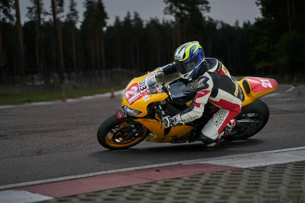 2021 Lithuania Kaunas Moto Rider Motorcyclist Rides Fast Sport Bike — Fotografia de Stock