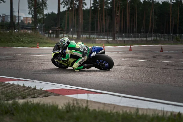 2021 Lithuania Kaunas Moto Rider Motorcyclist Rides Fast Sport Bike — Fotografia de Stock