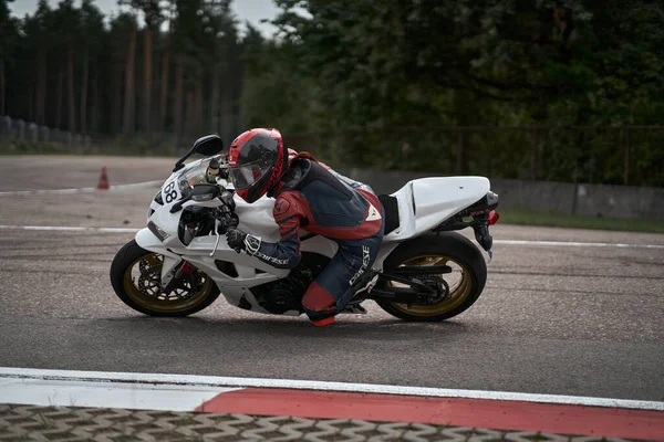 2021 Lithuania Kaunas Moto Rider Motorcyclist Rides Fast Sport Bike —  Fotos de Stock