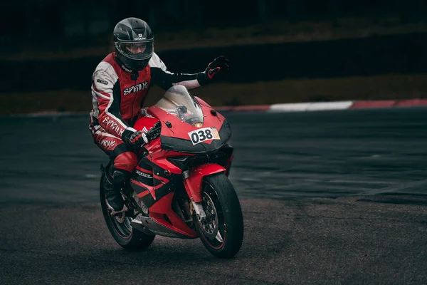 2021 Lithuania Kaunas Moto Rider Motorcyclist Rides Fast Sport Bike — Zdjęcie stockowe