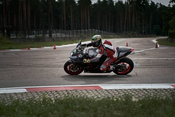 2021 Lithuania Kaunas Moto Rider Motorcyclist Rides Fast Sport Bike — 스톡 사진