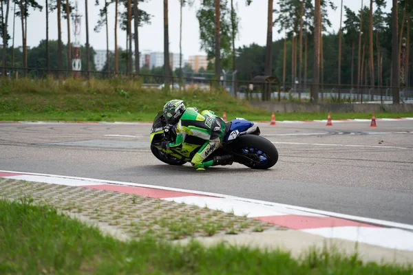 2021 Lithuania Kaunas Moto Rider Motorcyclist Rides Fast Sport Bike — Stockfoto