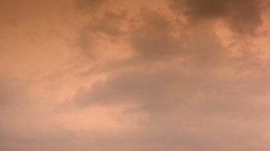 bulutlar günbatımı.