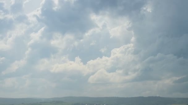 Nubes de lluvia moviéndose rápido . — Vídeos de Stock