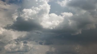 Cumulonimbus bulutlar hızlı hareketi. Zaman sukut.