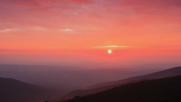 Paisagem montanhosa, pôr do sol. Desfasamento temporal . — Vídeo de Stock