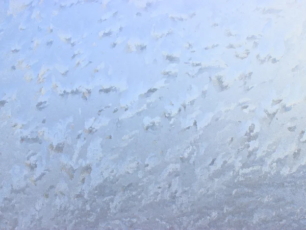 Красивый ледяной узор на стекле — стоковое фото
