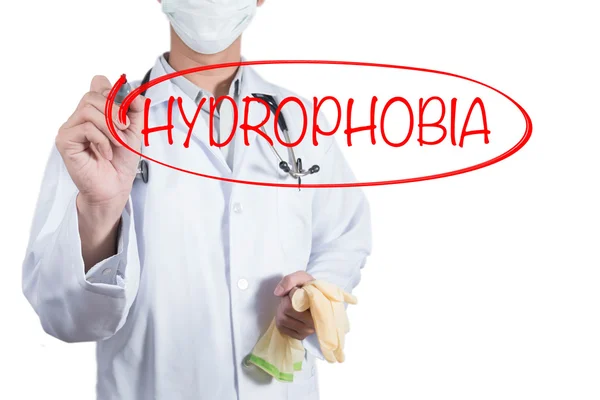 Läkare med röd penna Rita cirkel på hydrofobi — Stockfoto