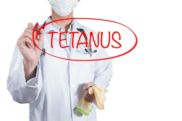 医生用红笔在 tentanus 上画圆 — 图库照片