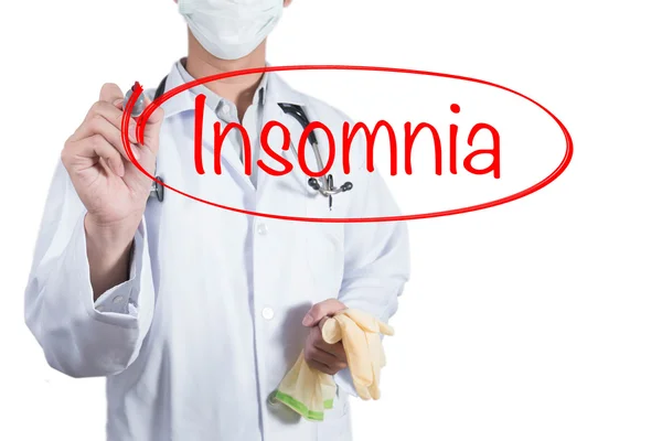 Läkare med röd penna Rita cirkel på insomnia — Stockfoto