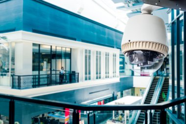 CCTV kamera gözetim içinde mavi biulding çalışma