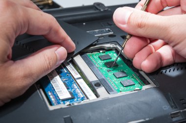 Kendini bilgisayar labtop Ram devre yüklemek