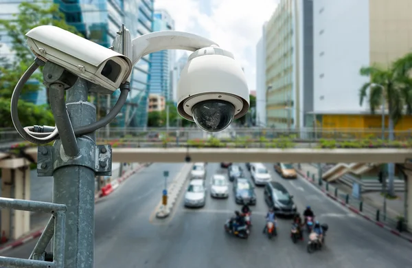 Cámara de CCTV o vigilancia que opera en la carretera de tráfico —  Fotos de Stock