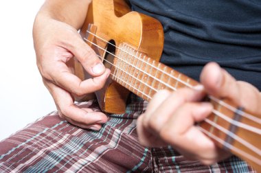 Ukulele, küçük yaylı çalgılar oynarken el