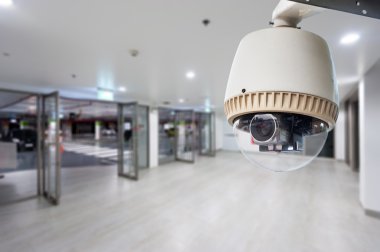 CCTV kamera veya giriş binada faaliyet gözetim