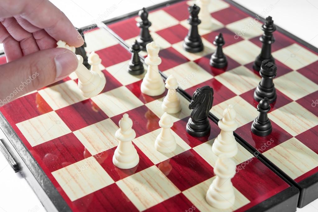 Chess game competition on decision making in game problem solving