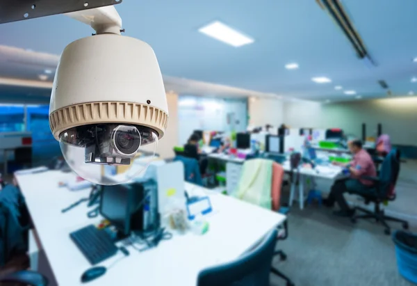 CCTV ou vigilância operando em prédio de escritórios — Fotografia de Stock