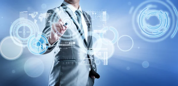 Affärsman i blå grå kostym med digital penna arbetar med di — Stockfoto