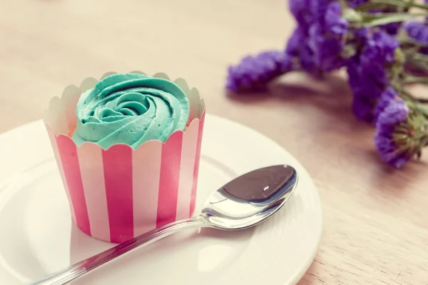 Cupcake y lavanda vintage tono de color — Foto de Stock