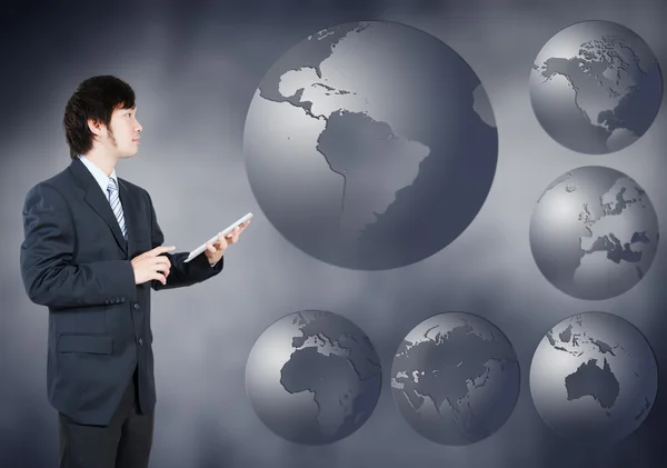 Aziatische zakenman kiezen continent Zuid-Amerika, business con — Stockfoto