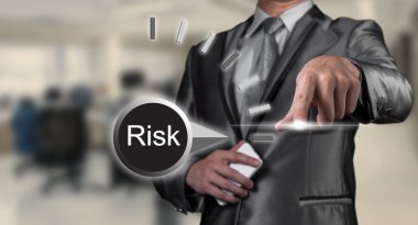 risk yönetimi, iş kavramı üzerinde çalışan iş adamı