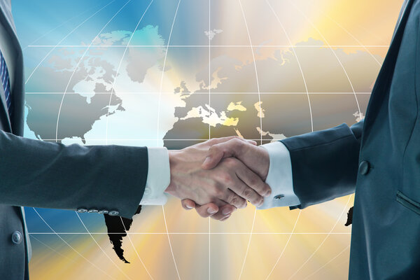 Бизнес-рукопожатие, концепция глобализации бизнеса
