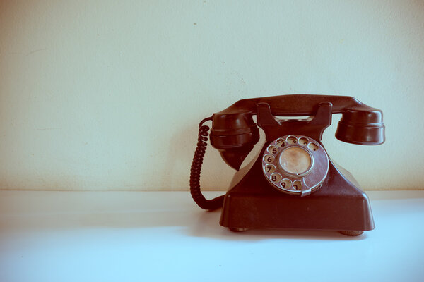 Старый винтажный телефон
