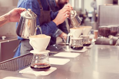 Barista driping kahve