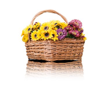 Sepette renkli çiçekler