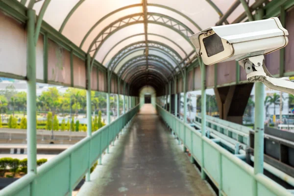 Câmera CTV ou vigilância operando em forma de caminhada — Fotografia de Stock
