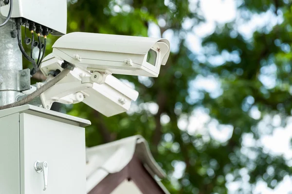 CCTV камери або спостереження працює — стокове фото