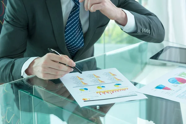 Businessman working with paper work — Stock Photo, Image