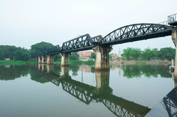 桂河大桥，在第二次世界大战期间一栋老式的历史 — 图库照片